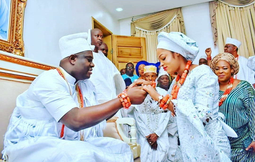 Ooni of Ife, Olori Naomi hold reconciliatory talks, as pressure mounts on her to return to palace