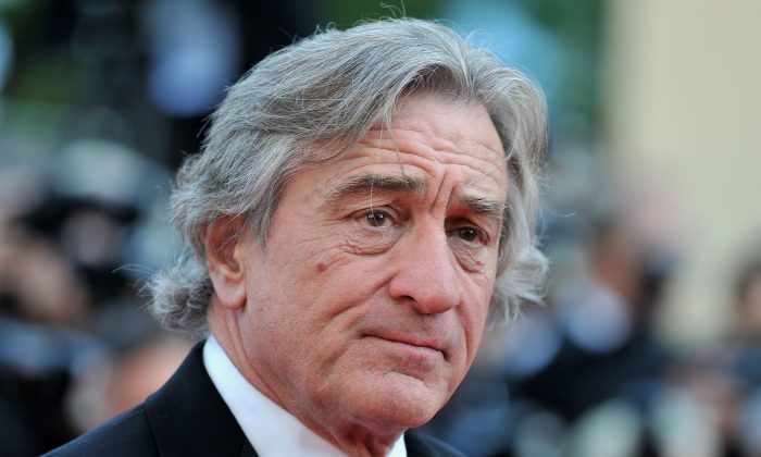 De Niro gets suspicious package similar to Clinton, Obama bombs
