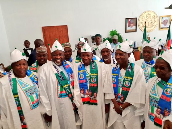 Nigerians kick as Niger Republic govs join Buhari in Kano for campaign