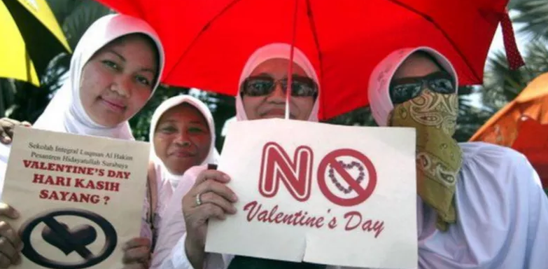 Authorities in Indonesia raid homes to stop Val day celebrations