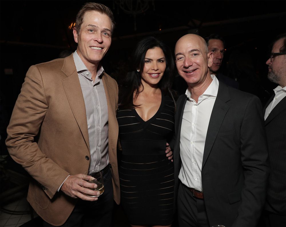Lauren Sanchez files for divorce after Bezos’ split with wife Lauren Sanchez files for divorce after Bezos’ split with wife