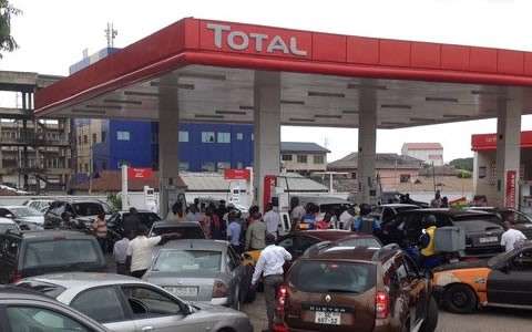 FG to reduce petrol price by N5 from Monday