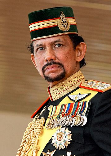 Sultan of Brunei returns Oxford degree over LGBT laws