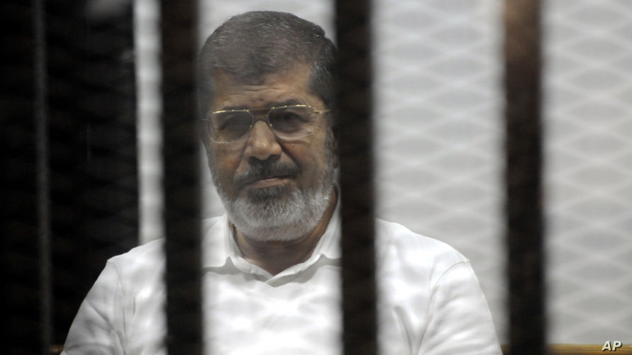 Mohammed Morsi, Egypt’s ousted president dies in court