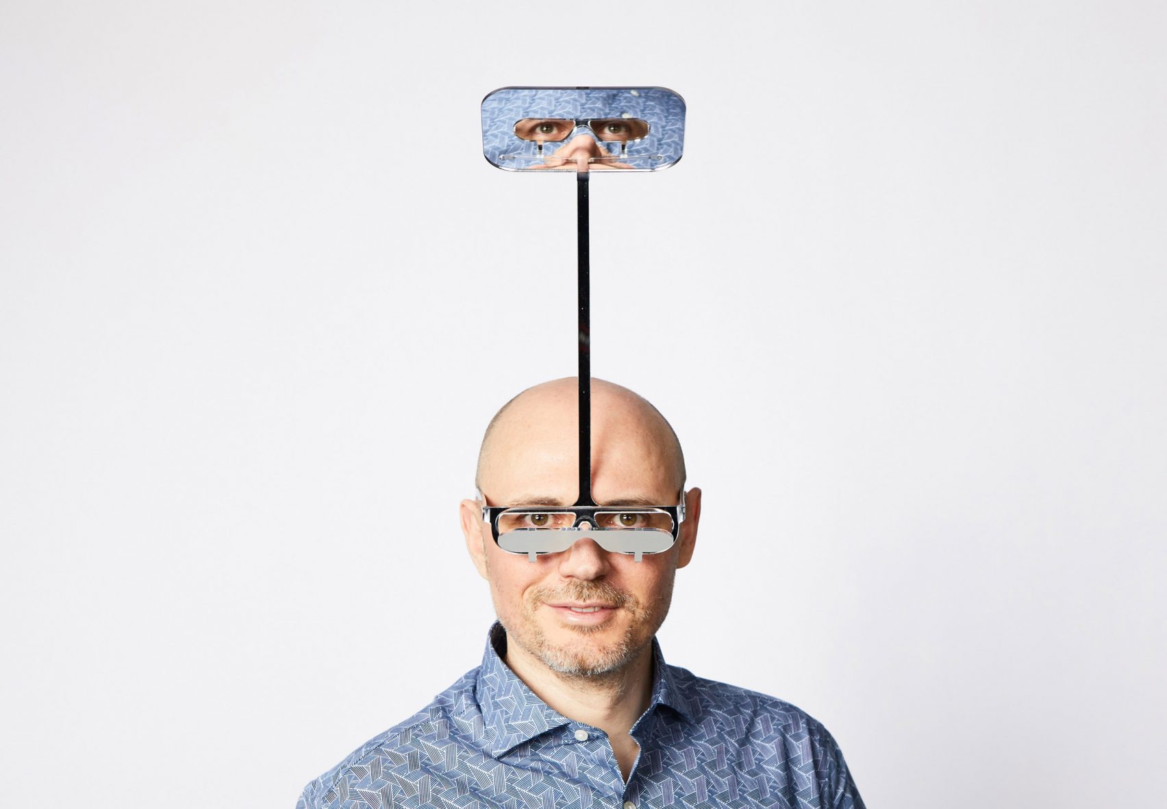 British designer, Dominic Wilcox creates periscope glasses for short people 