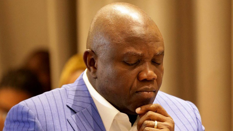 EFCC seals Akinwunmi Ambode’s house in Lagos (Video)