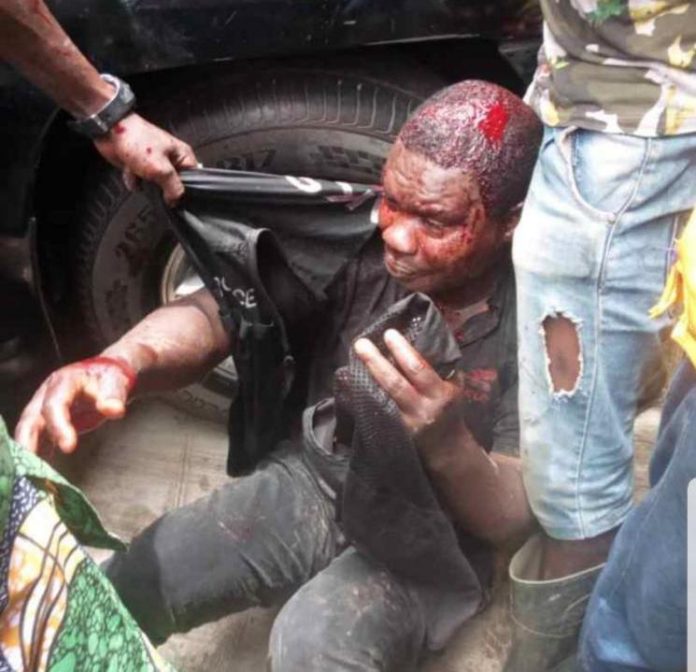 Mob lynch police officer who killed pregnant tailor in Lagos