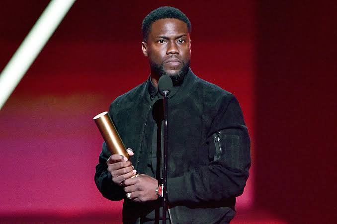 Kevin Hart makes first public appearance at E! People’s Choice Awards, wins comedy award