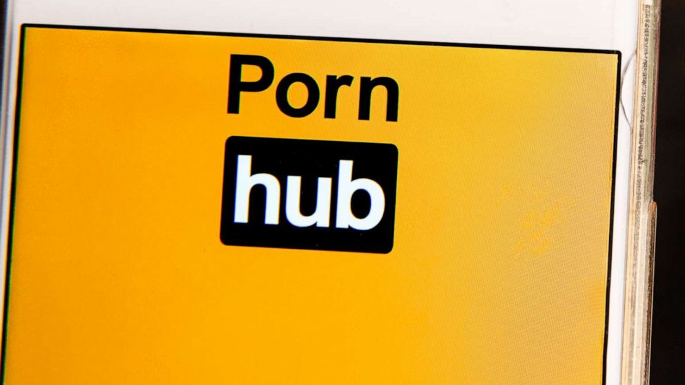 Deaf man sues Pornhub over lack of captions