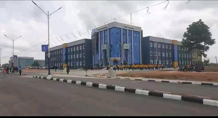 Oyakhilome donates N1b building to BIU