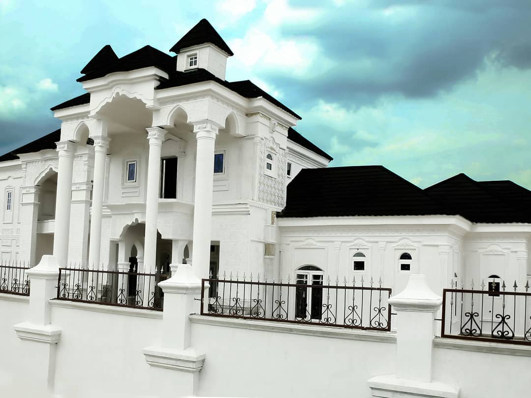 Comedian I Go Dye donates mansion as COVID-19 isolation centre Comedian I Go Dye donates mansion as COVID-19 isolation centre