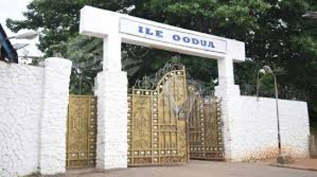 Man rams his vehicle into Ooni of Ife’s palace