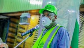 Ganduje defies Buhari’s lockdown directive, allows congregational prayers