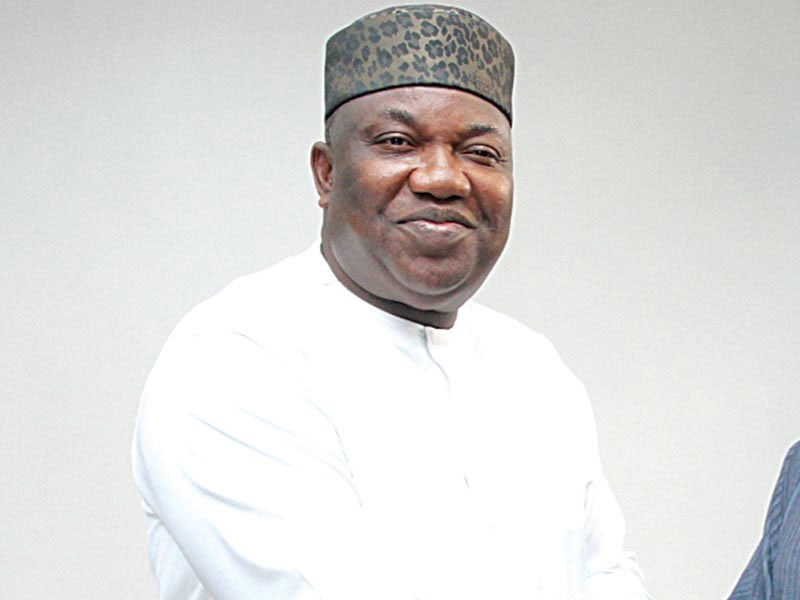 Drama as Ugwuanyi addresses thugs, walks out on #Endsars protesters in Enugu