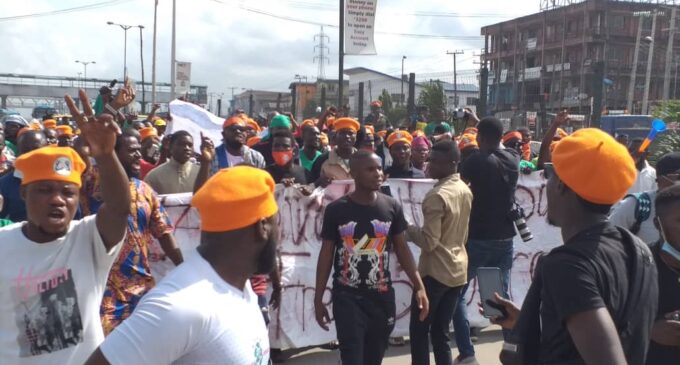 Police arrest over 30 #RevolutionNow protesters