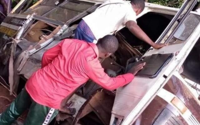 Bus rams into school bus, kills 21 in Enugu