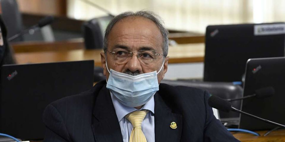 Brazilian senator caught hiding money between buttocks