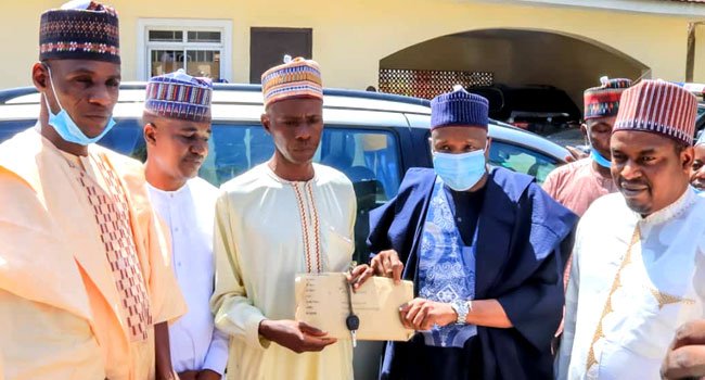 Man who trekked for Buhari gets car gift, N2m