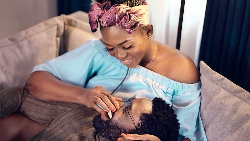 Singer, Waje in sizzling romance with colleague, Ric Hassani