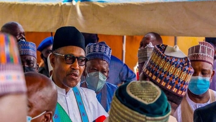 Buhari breaks own law, appears in public without facemask