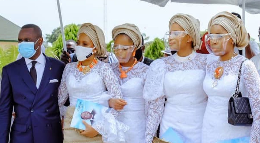 Ex beauty queen, Helen Prest-Ajayi apologises for ’embarrassing’ husband at his grave side Ex beauty queen, Helen Prest-Ajayi apologises for ’embarrassing’ husband at his grave side