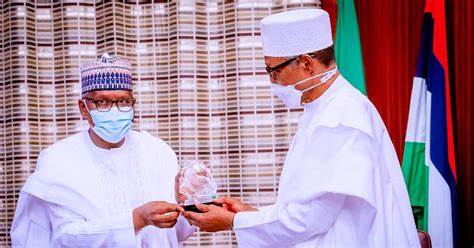 Buhari lauds Dangote’s entrepreneurial acumen, enjoins Nigerians in business to emulate him