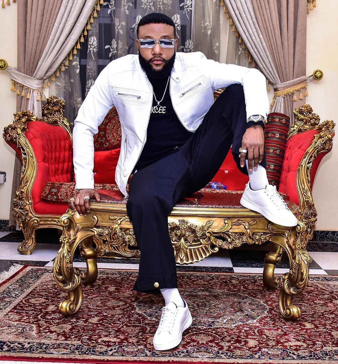 E-Money splashes over N150m, gives out 36 cars in celebration of his 44th birthday E-Money splashes over N150m, gives out 36 cars in celebration of his 44th birthday